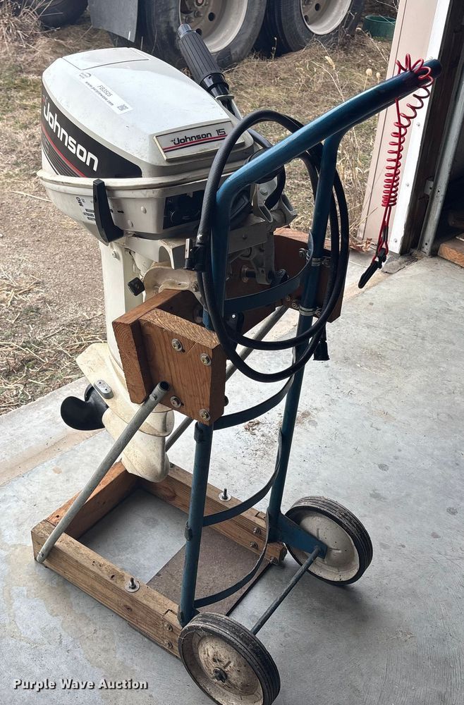 image for item FB3525 1990 Johnson 15  boat motor