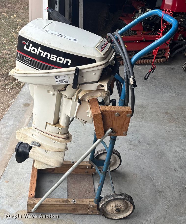 image for item FB3525 1990 Johnson 15  boat motor