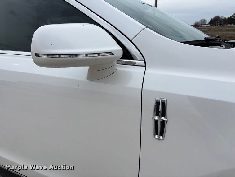 image for item FB3529 2011 Lincoln MKT SUV