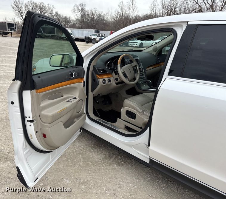 image for item FB3529 2011 Lincoln MKT SUV