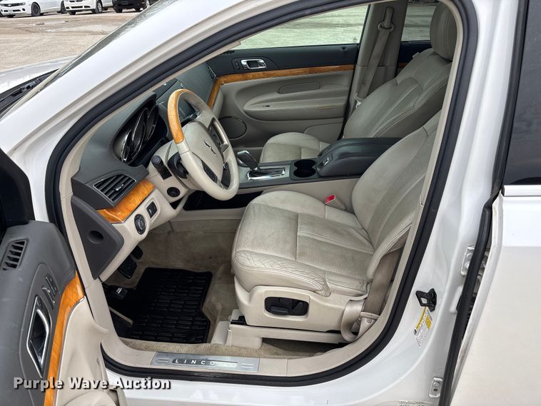 image for item FB3529 2011 Lincoln MKT SUV