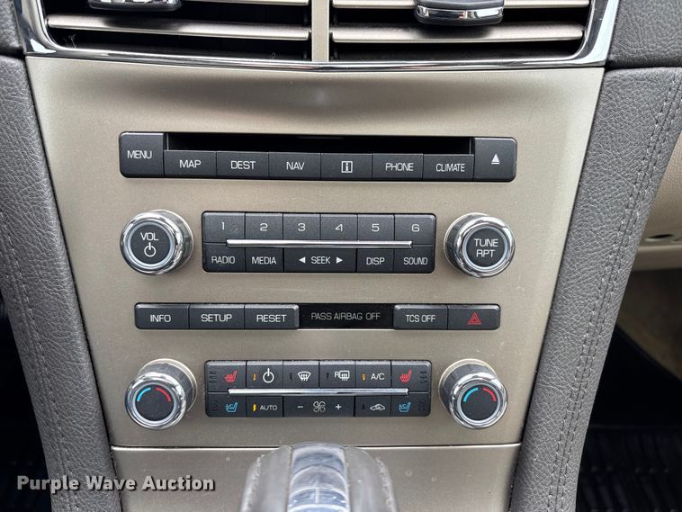 image for item FB3529 2011 Lincoln MKT SUV