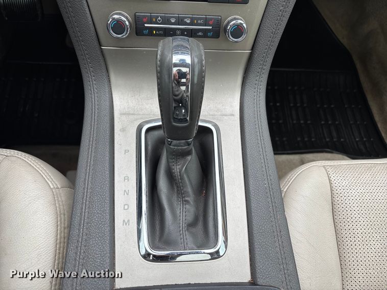 image for item FB3529 2011 Lincoln MKT SUV