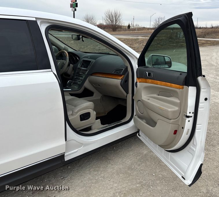 image for item FB3529 2011 Lincoln MKT SUV