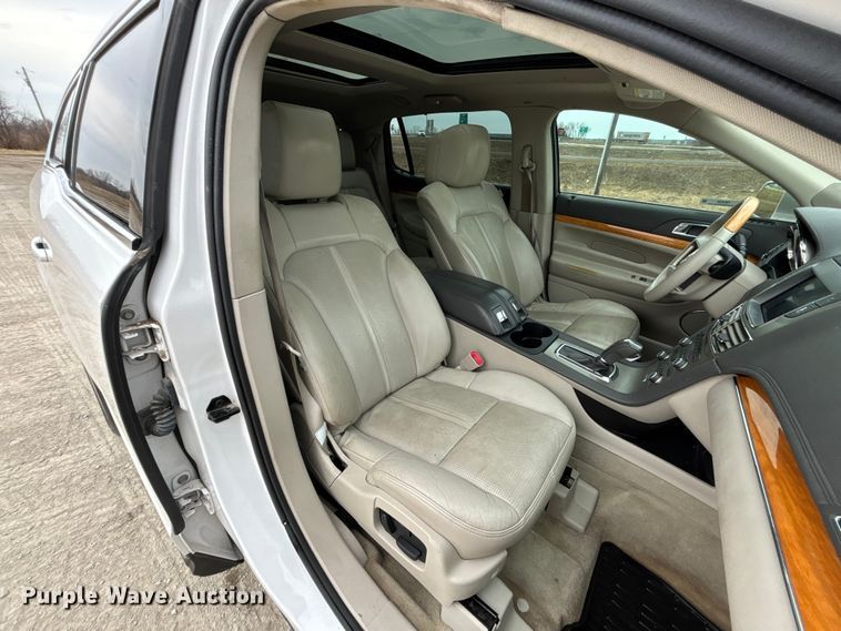 image for item FB3529 2011 Lincoln MKT SUV