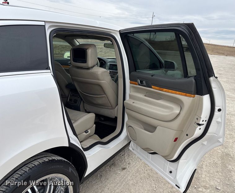 image for item FB3529 2011 Lincoln MKT SUV