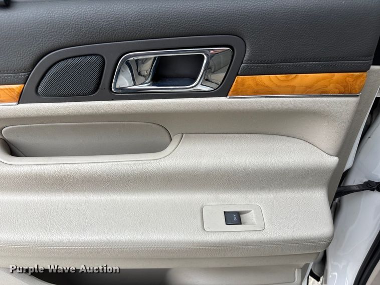 image for item FB3529 2011 Lincoln MKT SUV