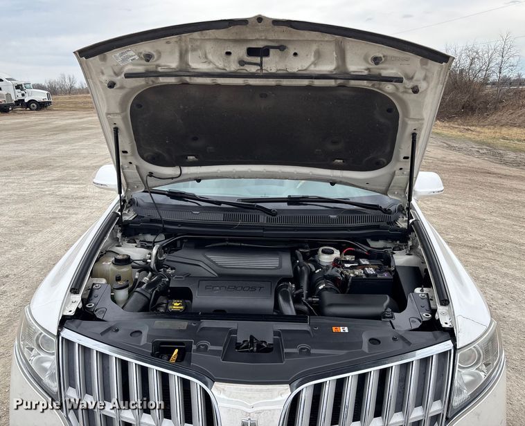 image for item FB3529 2011 Lincoln MKT SUV