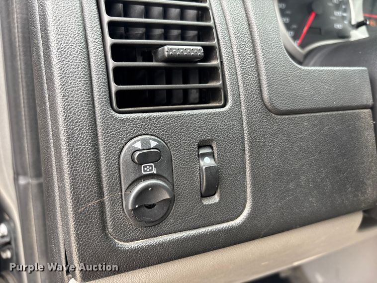 image for item FB3530 2006 Chevrolet Equinox SUV