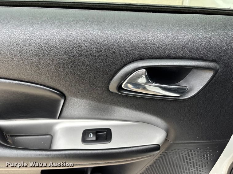 image for item FB3532 2016 Dodge Journey SUV