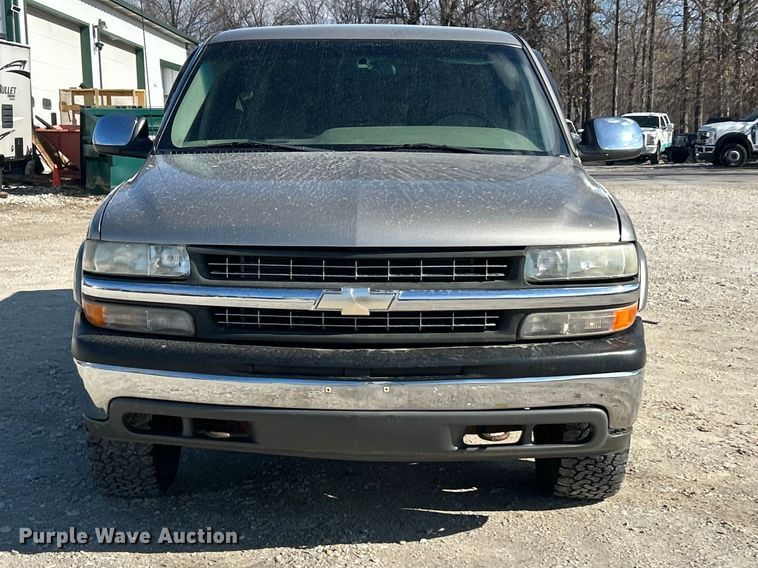 image for item FC5058 2001 Chevrolet Silverado 1500 Ext. Cab pickup truck