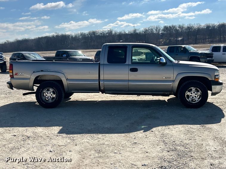 image for item FC5058 2001 Chevrolet Silverado 1500 Ext. Cab pickup truck