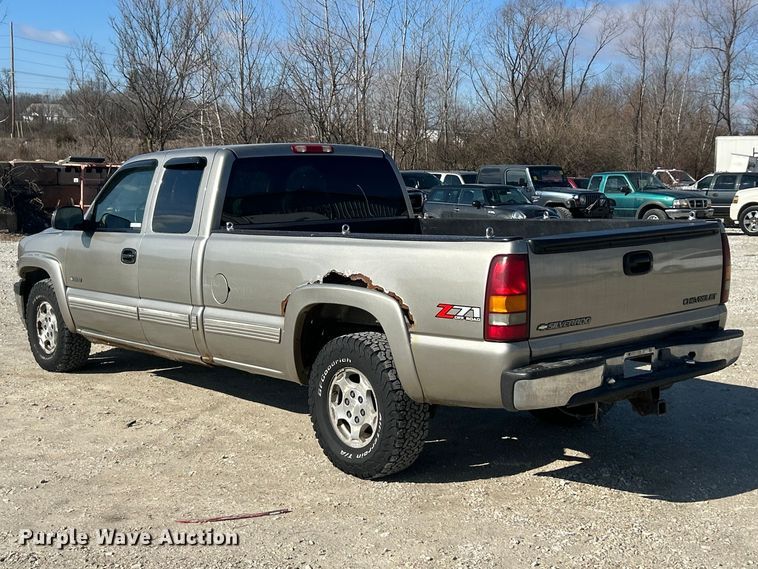 image for item FC5058 2001 Chevrolet Silverado 1500 Ext. Cab pickup truck