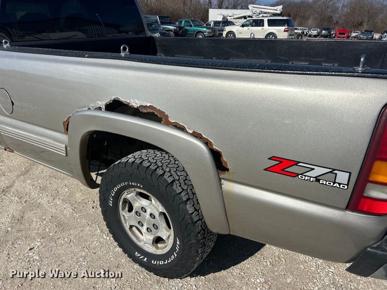 image for item FC5058 2001 Chevrolet Silverado 1500 Ext. Cab pickup truck