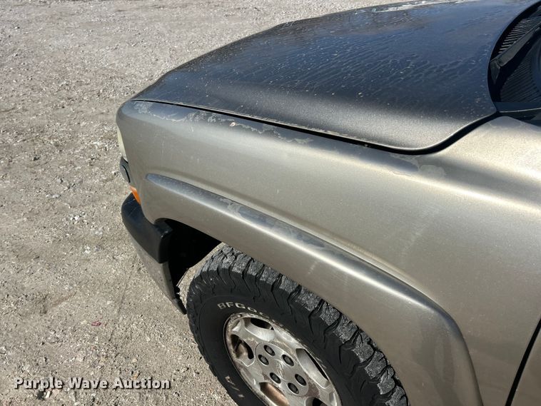 image for item FC5058 2001 Chevrolet Silverado 1500 Ext. Cab pickup truck