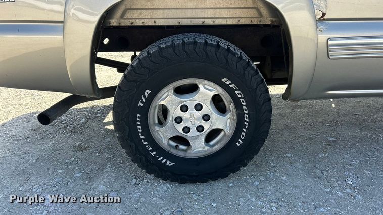 image for item FC5058 2001 Chevrolet Silverado 1500 Ext. Cab pickup truck