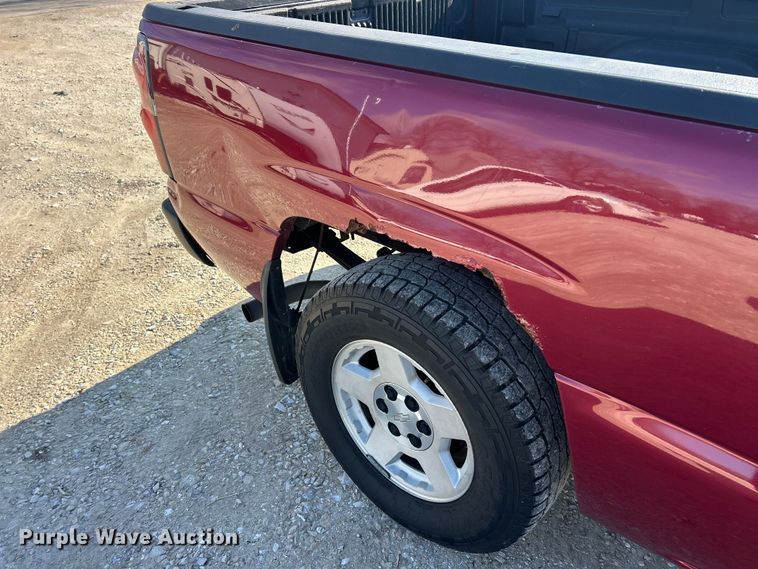 image for item FC5060 2005 Chevrolet Silverado 1500 Crew Cab pickup truck