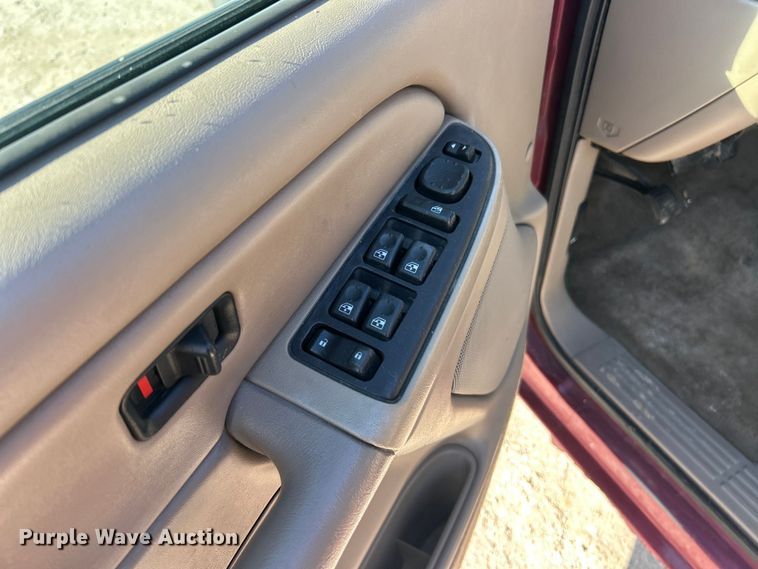 image for item FC5060 2005 Chevrolet Silverado 1500 Crew Cab pickup truck