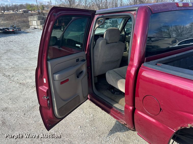 image for item FC5060 2005 Chevrolet Silverado 1500 Crew Cab pickup truck