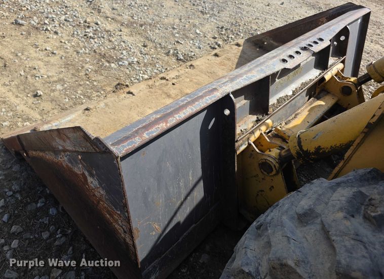 image for item FI0803 2002 Gehl SL7800 skid steer loader