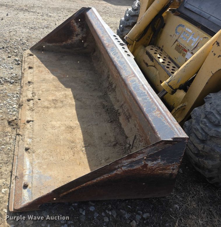 image for item FI0803 2002 Gehl SL7800 skid steer loader