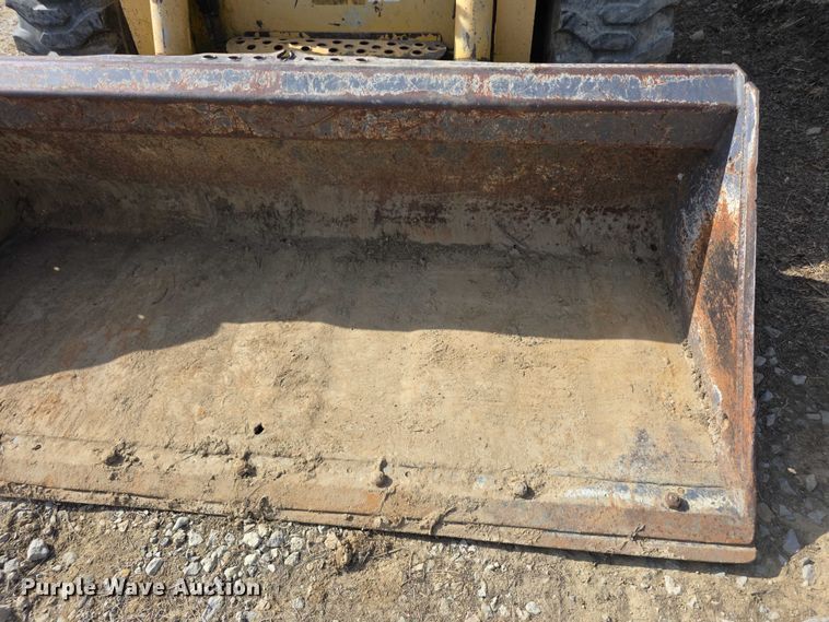 image for item FI0803 2002 Gehl SL7800 skid steer loader