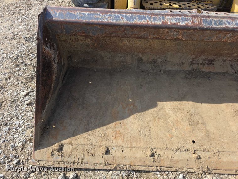 image for item FI0803 2002 Gehl SL7800 skid steer loader