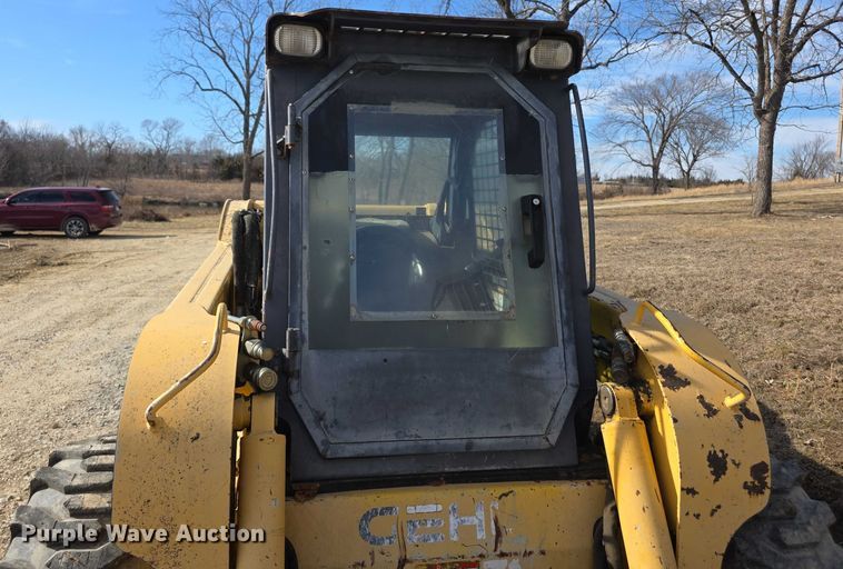 image for item FI0803 2002 Gehl SL7800 skid steer loader