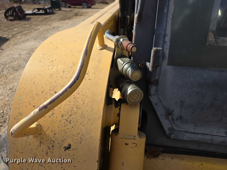 image for item FI0803 2002 Gehl SL7800 skid steer loader