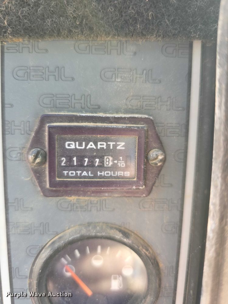 image for item FI0803 2002 Gehl SL7800 skid steer loader