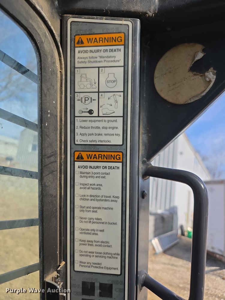 image for item FI0803 2002 Gehl SL7800 skid steer loader