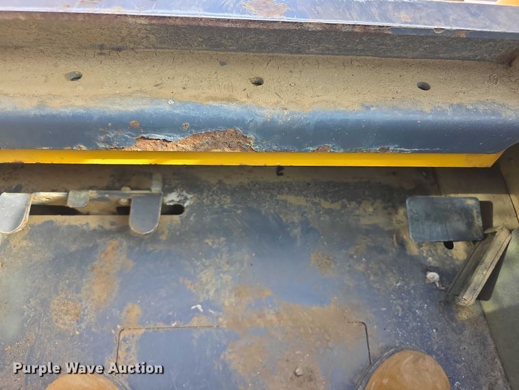 image for item FI0803 2002 Gehl SL7800 skid steer loader