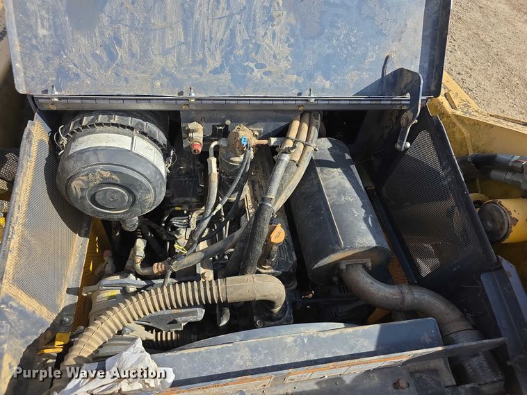 image for item FI0803 2002 Gehl SL7800 skid steer loader