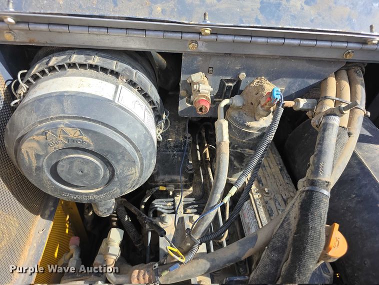 image for item FI0803 2002 Gehl SL7800 skid steer loader