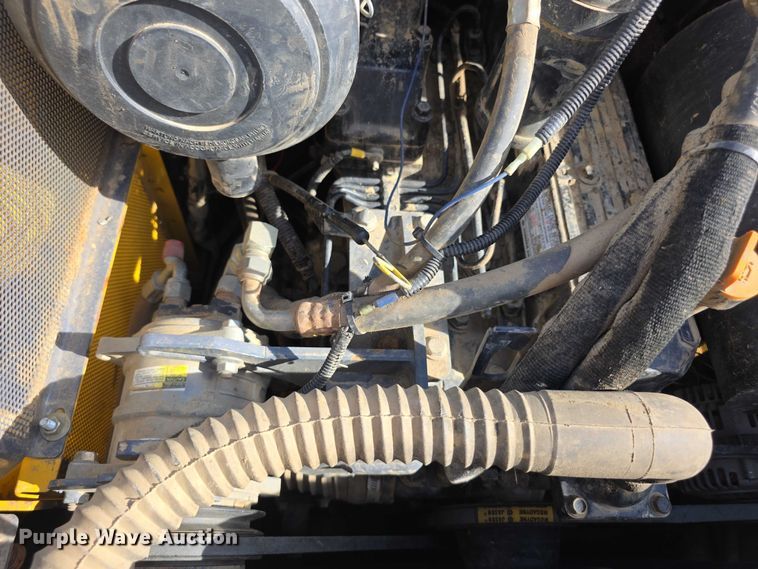 image for item FI0803 2002 Gehl SL7800 skid steer loader