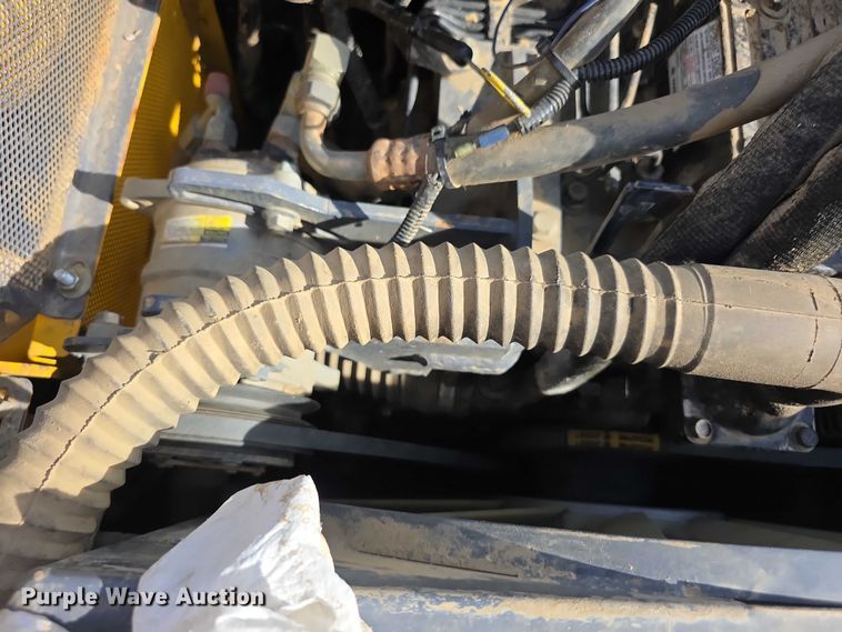 image for item FI0803 2002 Gehl SL7800 skid steer loader