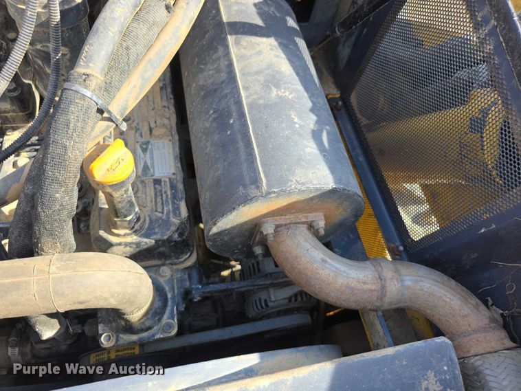 image for item FI0803 2002 Gehl SL7800 skid steer loader