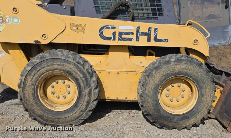 image for item FI0803 2002 Gehl SL7800 skid steer loader