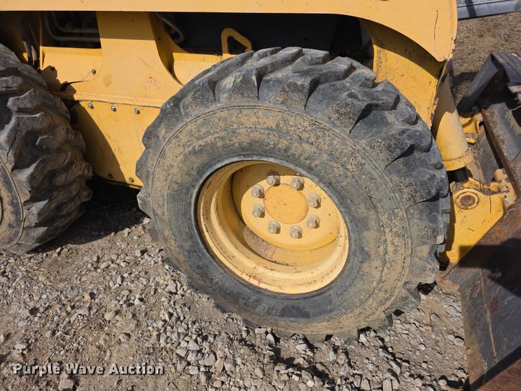 image for item FI0803 2002 Gehl SL7800 skid steer loader