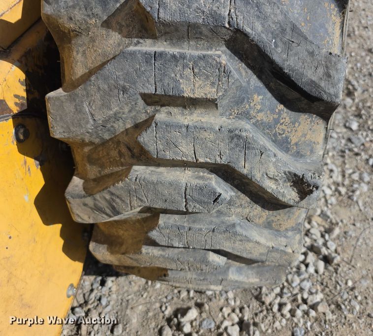 image for item FI0803 2002 Gehl SL7800 skid steer loader
