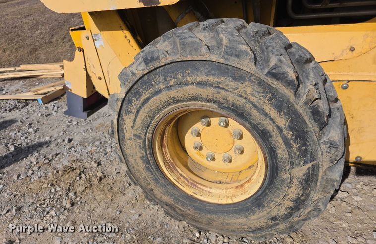 image for item FI0803 2002 Gehl SL7800 skid steer loader