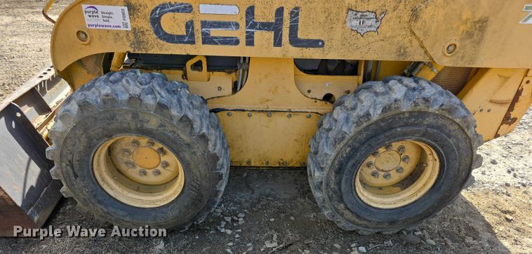 image for item FI0803 2002 Gehl SL7800 skid steer loader