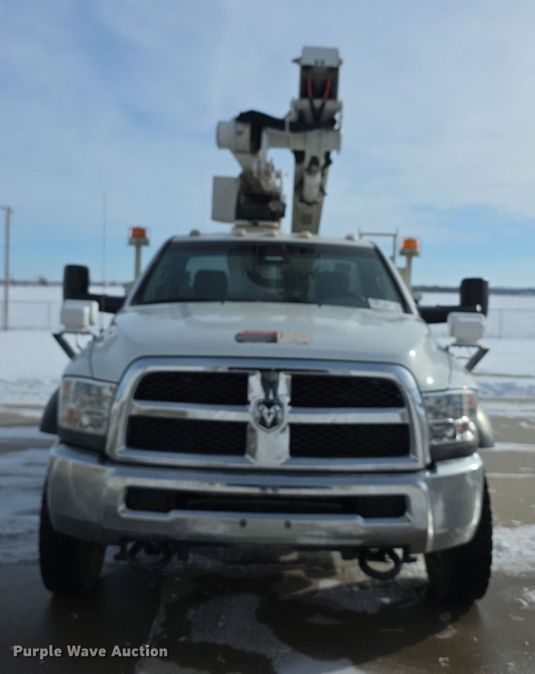 image for item FI0806 2014 Dodge Ram 5500HD bucket truck