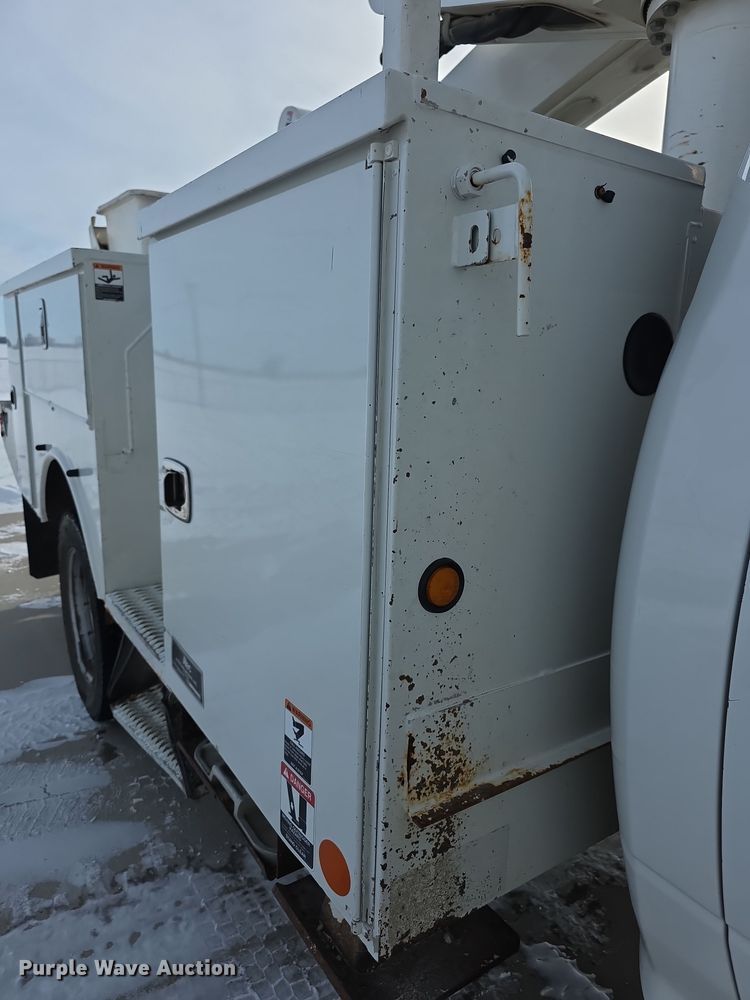 image for item FI0806 2014 Dodge Ram 5500HD bucket truck