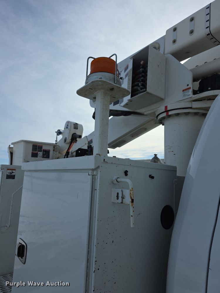 image for item FI0806 2014 Dodge Ram 5500HD bucket truck