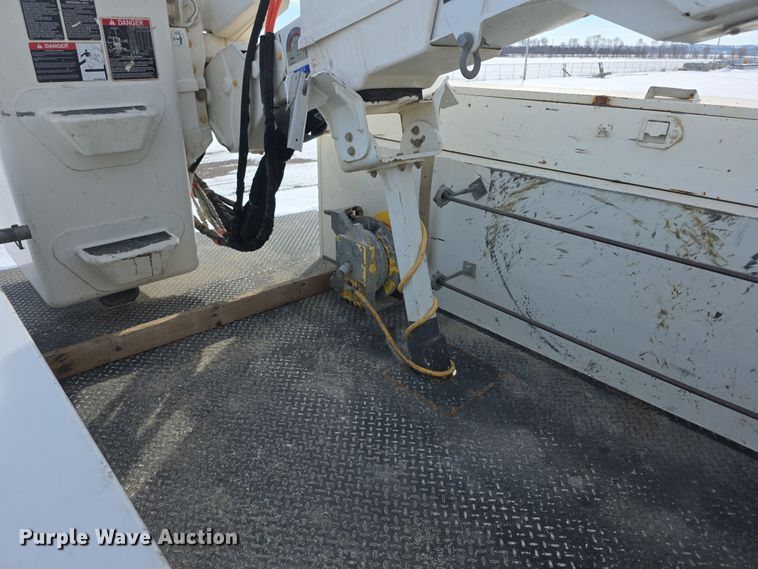 image for item FI0806 2014 Dodge Ram 5500HD bucket truck