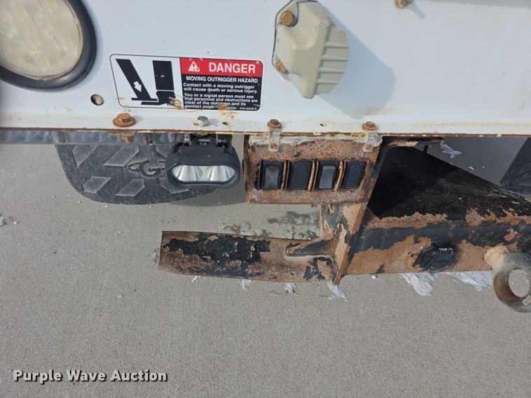 image for item FI0806 2014 Dodge Ram 5500HD bucket truck