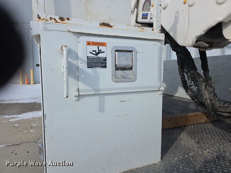 image for item FI0806 2014 Dodge Ram 5500HD bucket truck