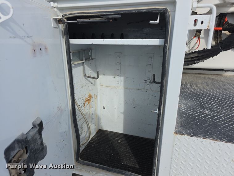 image for item FI0806 2014 Dodge Ram 5500HD bucket truck