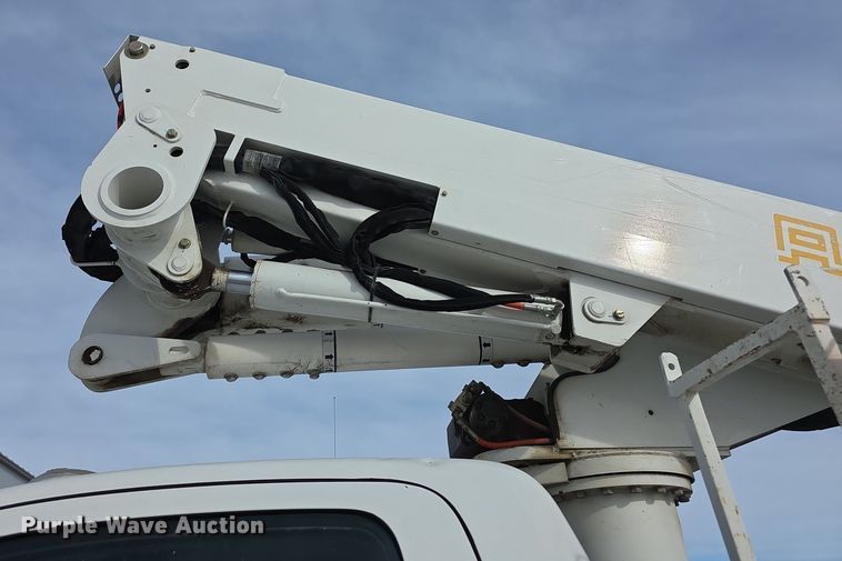 image for item FI0806 2014 Dodge Ram 5500HD bucket truck